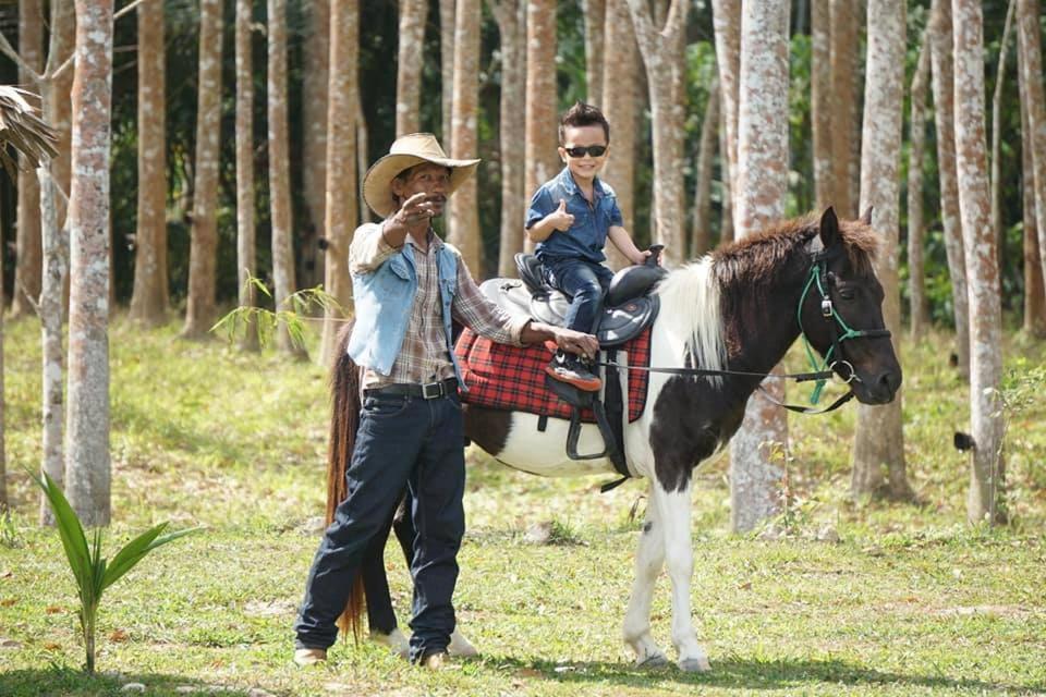 ไร่นาบัวหลวง คาเฟ่ & ฟาร์มสเตย์ Raina Bualuang Cafe & Farm Stay Ban Na No Esterno foto