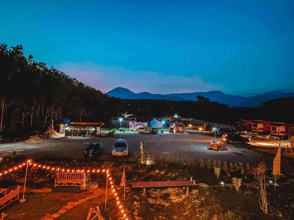 ไร่นาบัวหลวง คาเฟ่ & ฟาร์มสเตย์ Raina Bualuang Cafe & Farm Stay Ban Na No Esterno foto