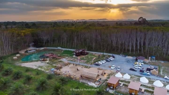 ไร่นาบัวหลวง คาเฟ่ & ฟาร์มสเตย์ Raina Bualuang Cafe & Farm Stay Ban Na No Esterno foto