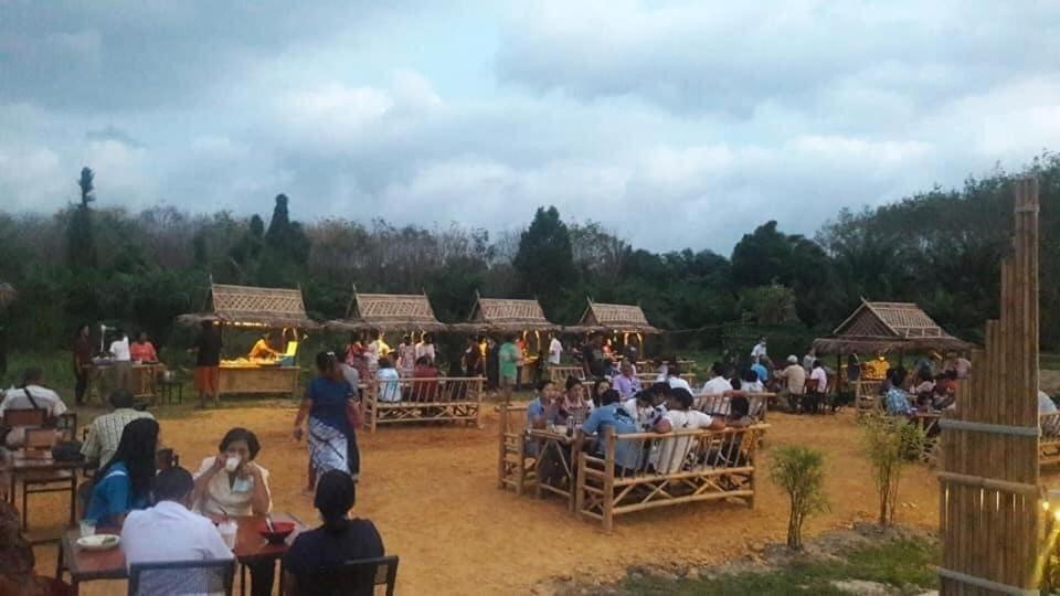 ไร่นาบัวหลวง คาเฟ่ & ฟาร์มสเตย์ Raina Bualuang Cafe & Farm Stay Ban Na No Esterno foto