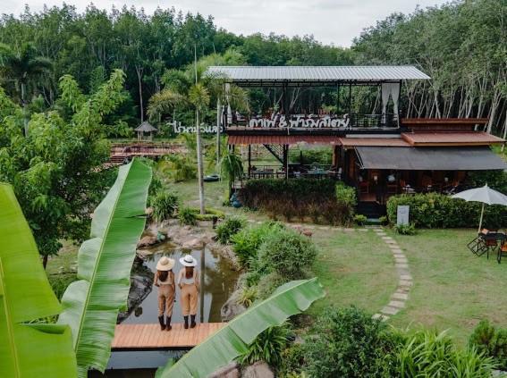 ไร่นาบัวหลวง คาเฟ่ & ฟาร์มสเตย์ Raina Bualuang Cafe & Farm Stay Ban Na No Esterno foto