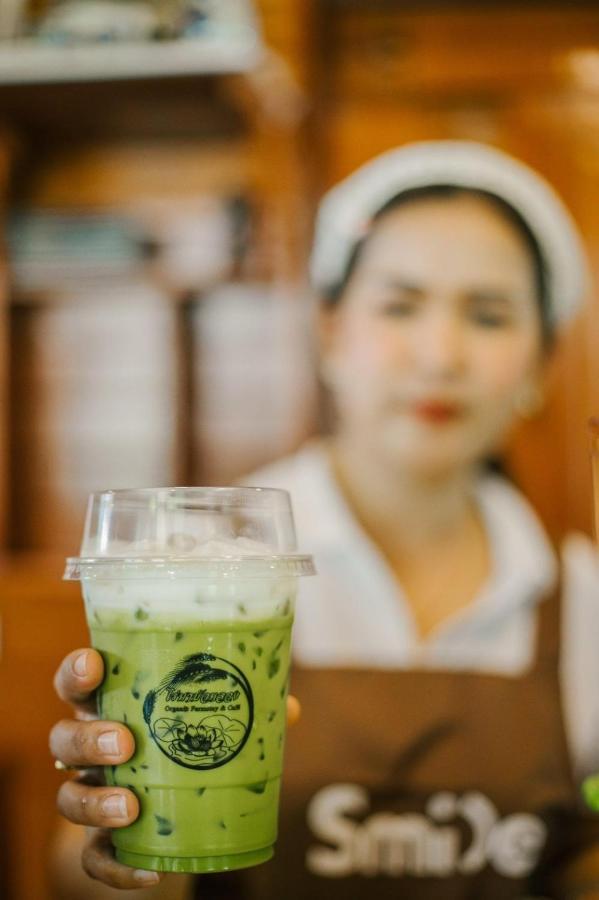 ไร่นาบัวหลวง คาเฟ่ & ฟาร์มสเตย์ Raina Bualuang Cafe & Farm Stay Ban Na No Esterno foto