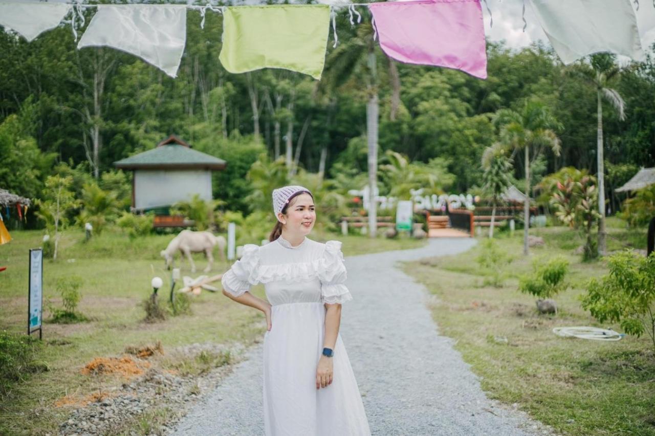 ไร่นาบัวหลวง คาเฟ่ & ฟาร์มสเตย์ Raina Bualuang Cafe & Farm Stay Ban Na No Esterno foto