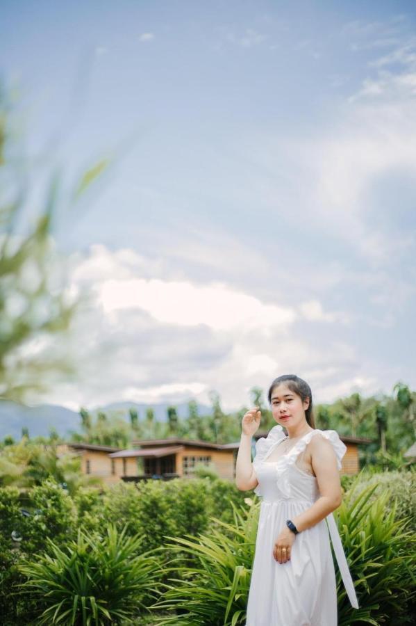 ไร่นาบัวหลวง คาเฟ่ & ฟาร์มสเตย์ Raina Bualuang Cafe & Farm Stay Ban Na No Esterno foto